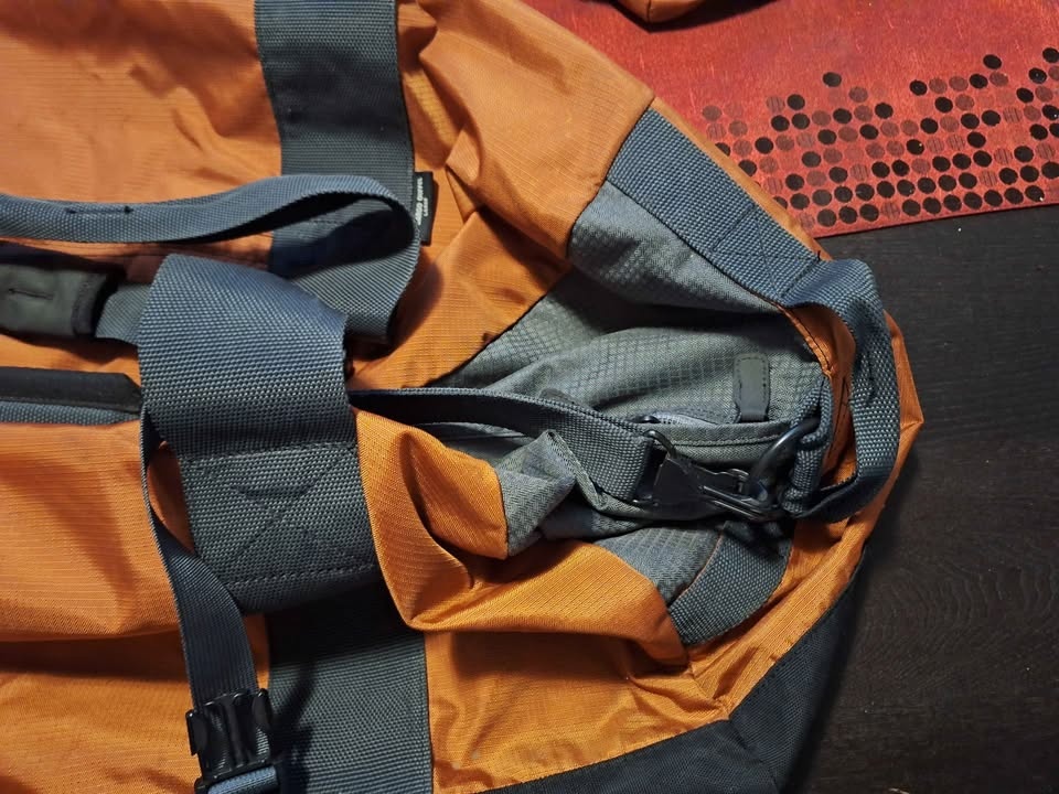 Eagle Creek Near New ESCargo Large Duffle Bag - photo 3