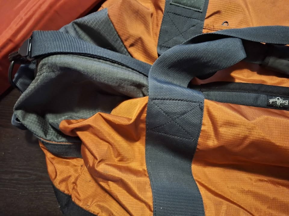 Eagle Creek Near New ESCargo Large Duffle Bag - photo 4