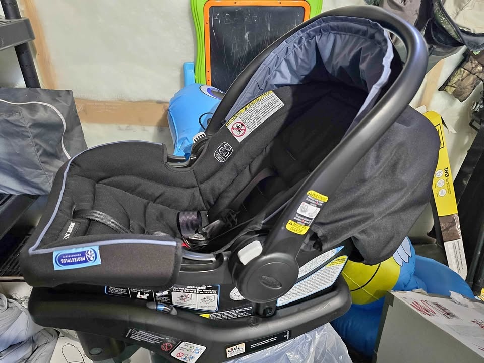 Graco SnugRide 35 Lite LX Infant Car Seat + 2 Bases