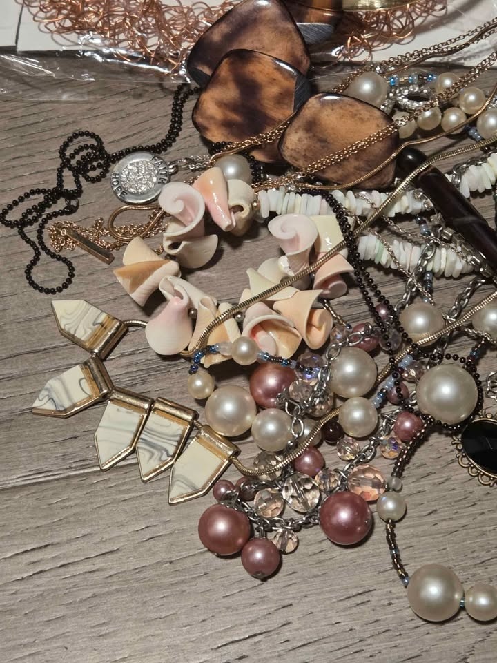 Fabulous bundle of Jewelry, some new, some vintage - photo 2