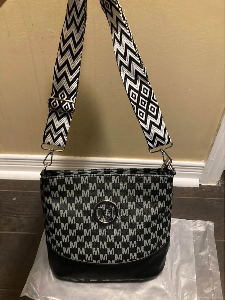 Brand New Vintage Black Crossbody Bag for Women (Unbranded) - photo 5