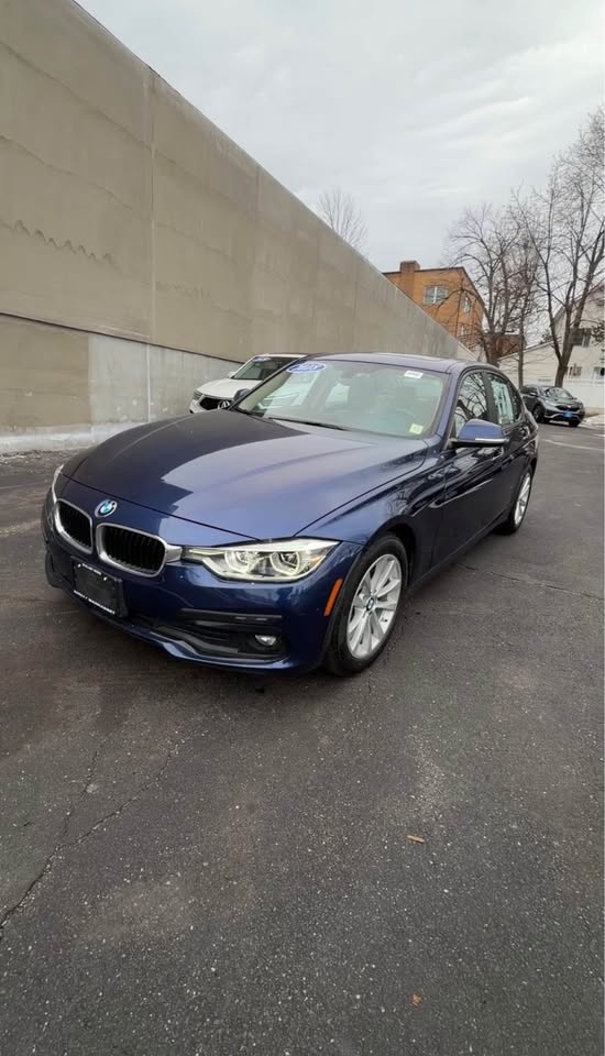 2018 BMW 3 Series 320i xDrive Sedan 4D - photo 2