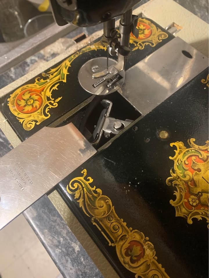 The Singer Manufacturing Sewing Machine (MUST GO) - photo 2