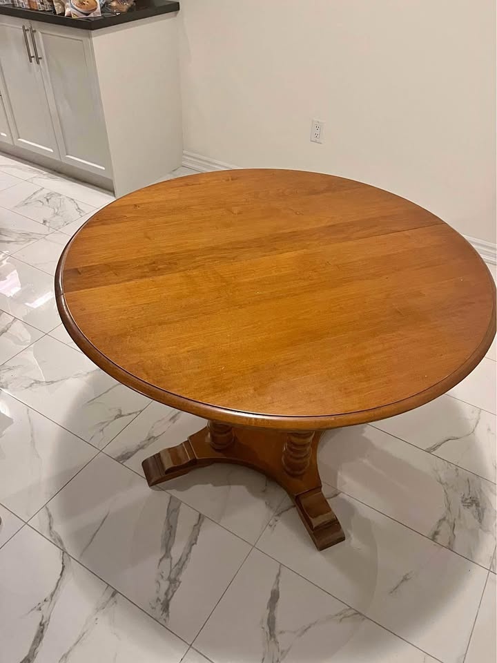 Roxton Maple Adjustable Round Table