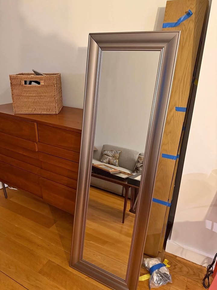 Full-Length Floor Mirror – Modern Frame