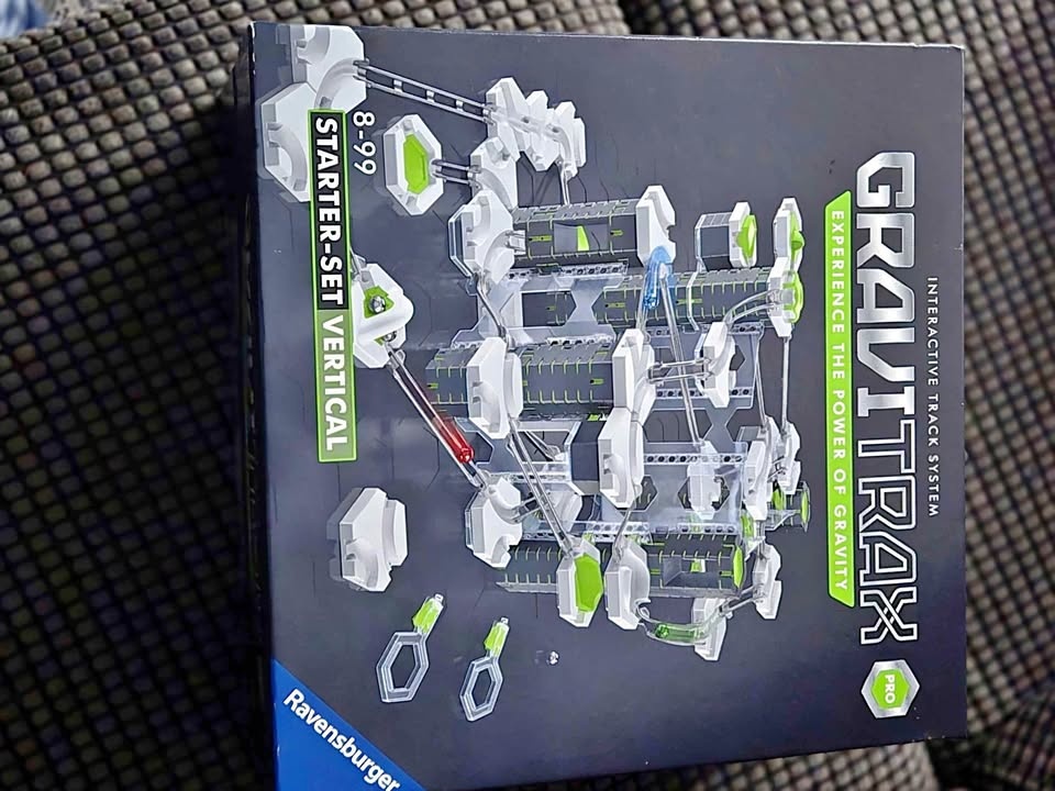 GraviTrax Pro Starter-Set Vertical Interactive Track System