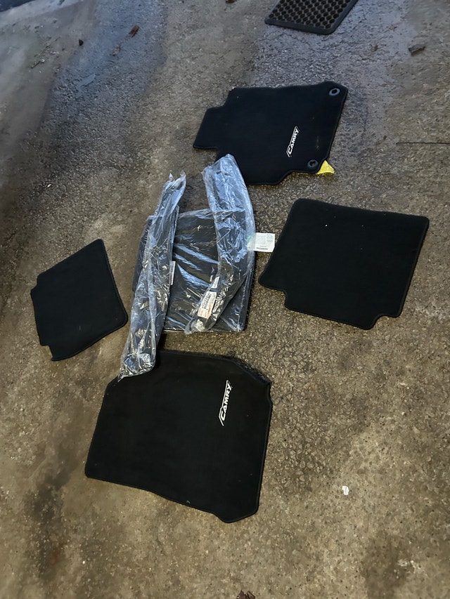 Toyota Camry Floor Mats (2 sets) & Cargo Net