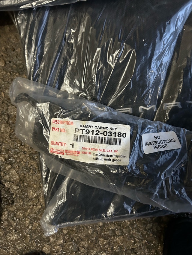 Toyota Camry Floor Mats (2 sets) & Cargo Net - photo 3
