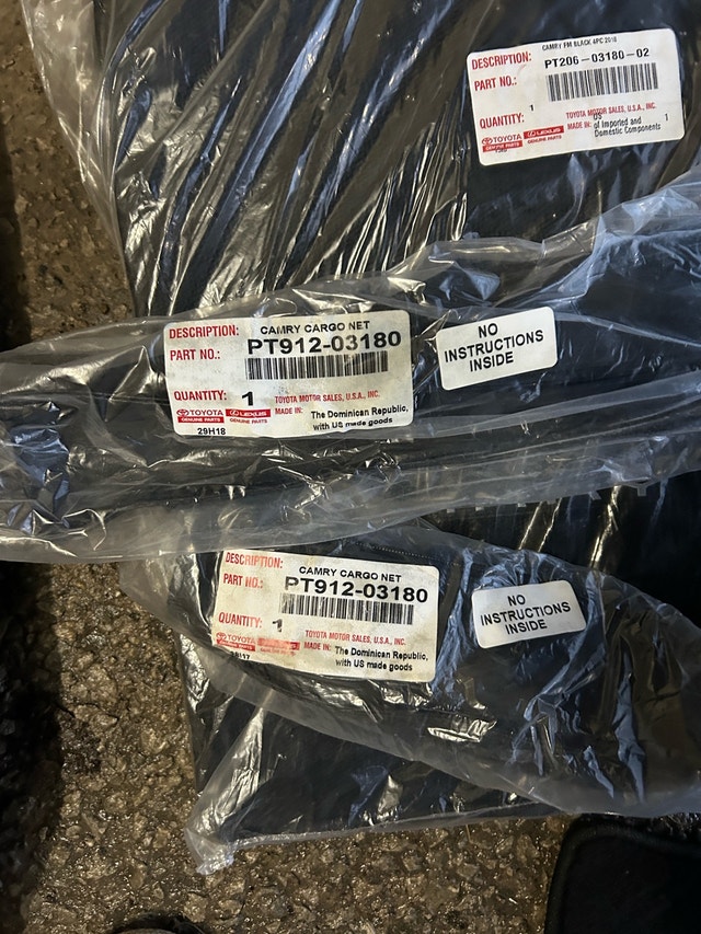 Toyota Camry Floor Mats (2 sets) & Cargo Net - photo 4