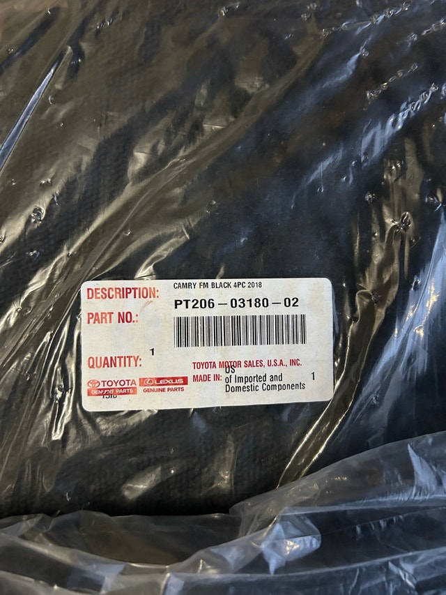 Toyota Camry Floor Mats (2 sets) & Cargo Net - photo 5