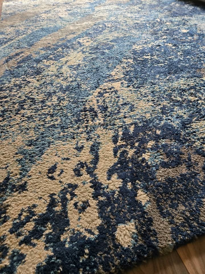 Beautiful Area Rug - photo 2