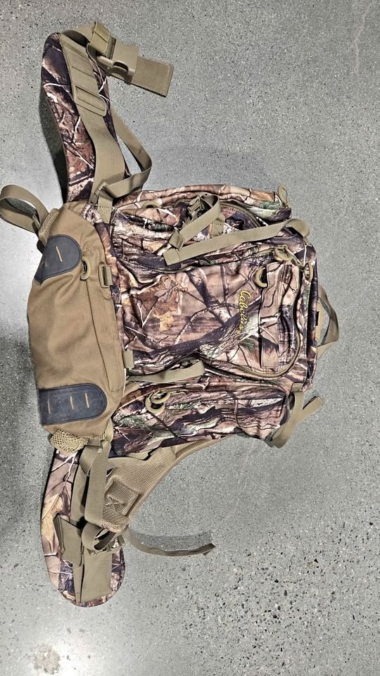 Cabelas Bow and Rifle Hunting Bag