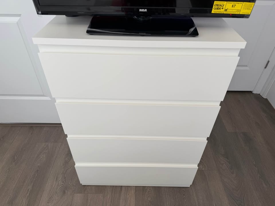 White 4-Drawer Dresser – Modern & Spacious - photo 3