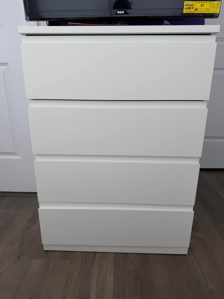 White 4-Drawer Dresser – Modern & Spacious - photo 4