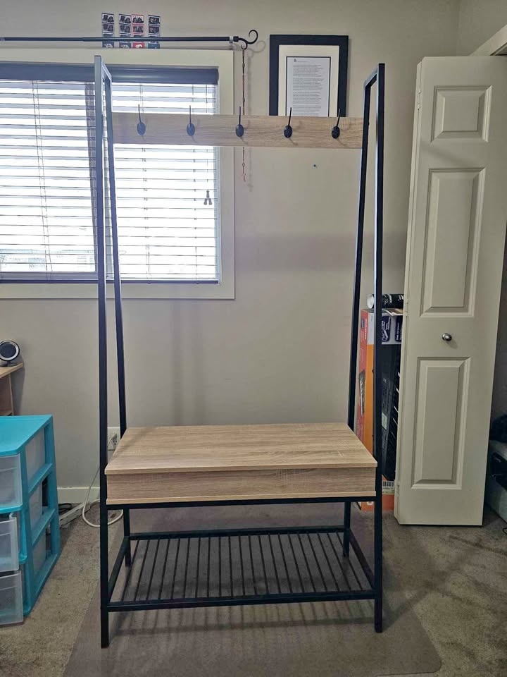 Shoe rack with storage