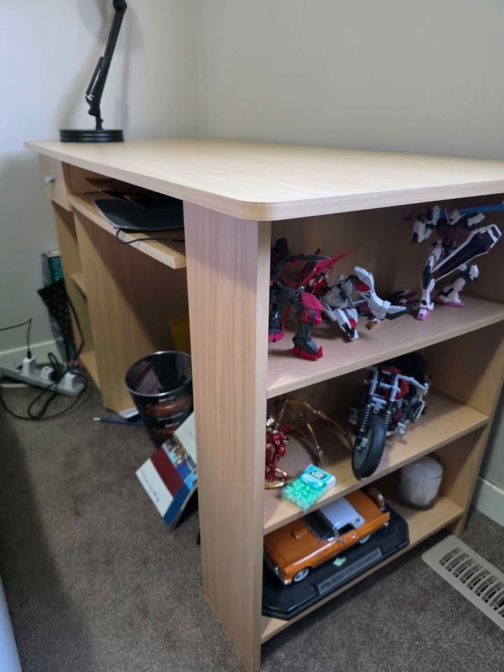 Light wood desk with shelves - photo 2