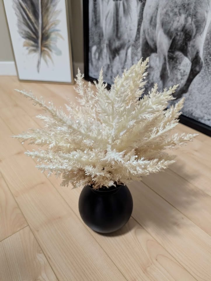Modern Matte Black Vase with Dried Pampas Grass Decor - photo 3