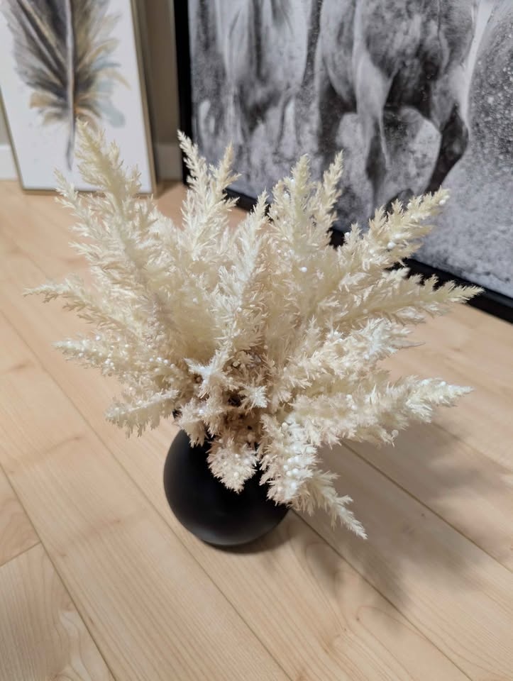 Modern Matte Black Vase with Dried Pampas Grass Decor - photo 4