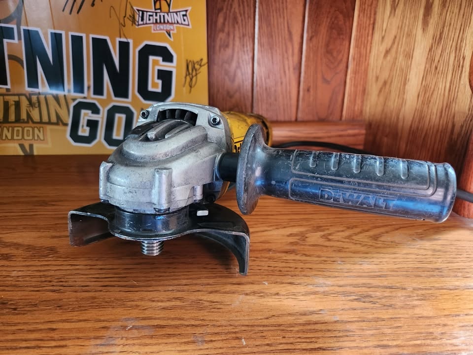 DeWalt Angle Grinder 4 1/2 - Inch 11 amp - photo 3