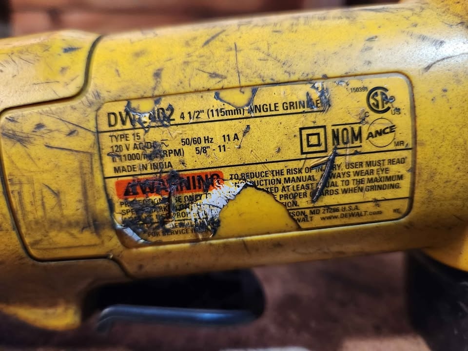 DeWalt Angle Grinder 4 1/2 - Inch 11 amp - photo 3