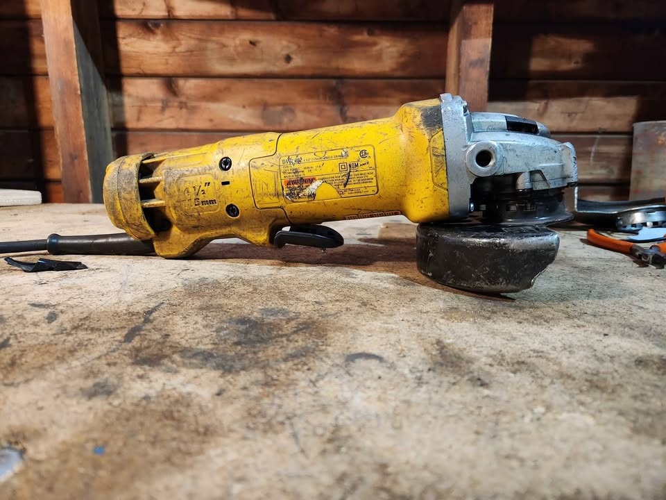 DeWalt Angle Grinder 4 1/2 - Inch 11 amp - photo 4
