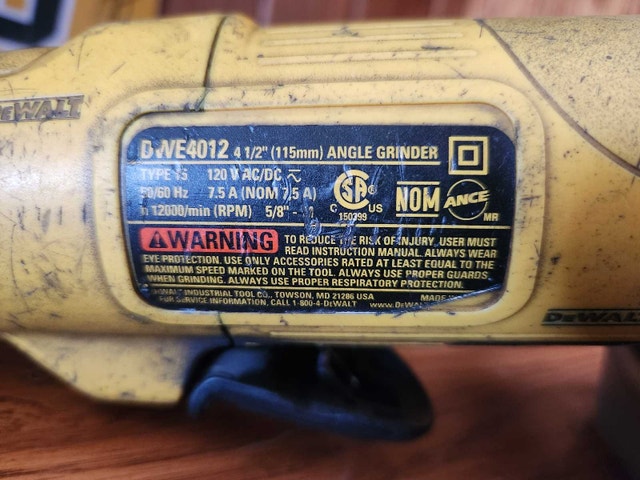 DeWalt Angle Grinder 4 1/2 Inch 7.5 amp - photo 2