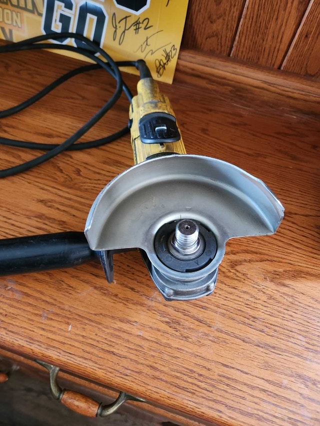 DeWalt Angle Grinder 4 1/2 Inch 7.5 amp - photo 3