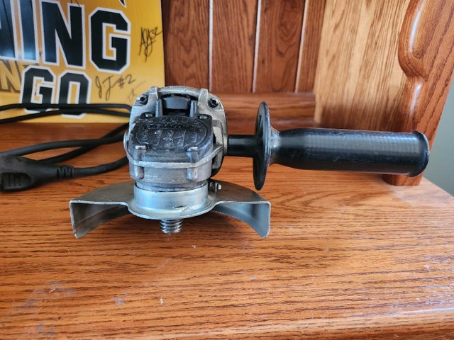 DeWalt Angle Grinder 4 1/2 Inch 7.5 amp - photo 5