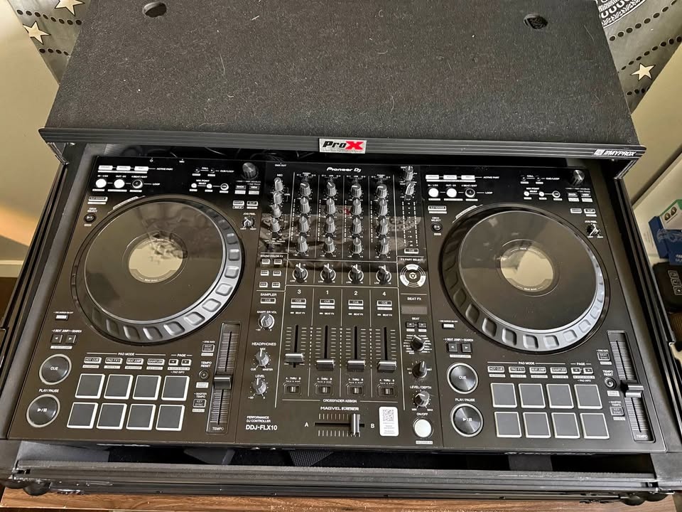 Pioneer DDJ-FLX10 DJ Controller w/ Travel Case
