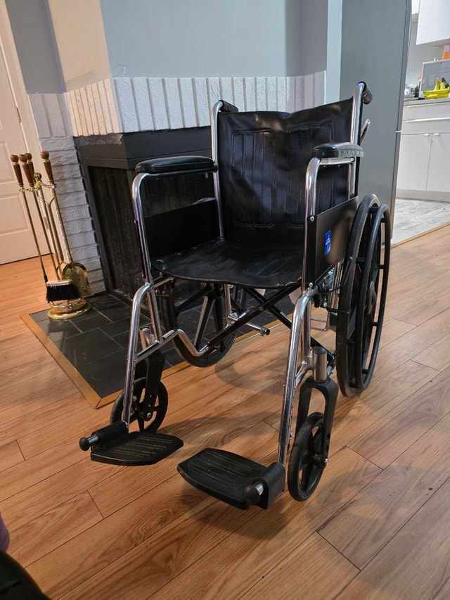 Medline Manual Wheelchair - Excellent Condition