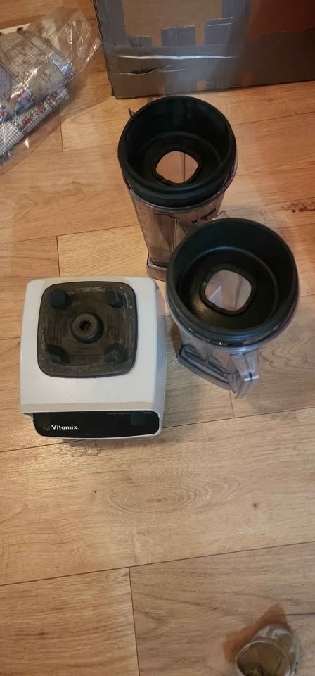 Vitamix Two Speed Blender 64oz – VMO100 - photo 2