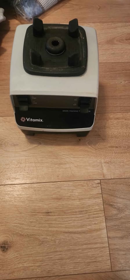 Vitamix Two Speed Blender 64oz – VMO100 - photo 3