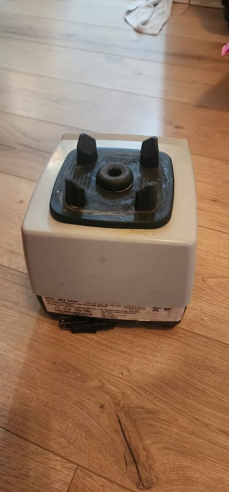 Vitamix Two Speed Blender 64oz – VMO100 - photo 5