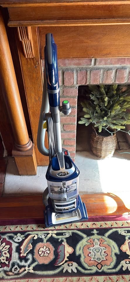 Shark Navigator Lift-Away Deluxe Vacuum (NV360) – Very Clean – $ - photo 3