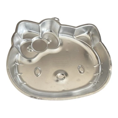 Wilton Hello Kitty Aluminum Cake Pan 2012 - photo 3