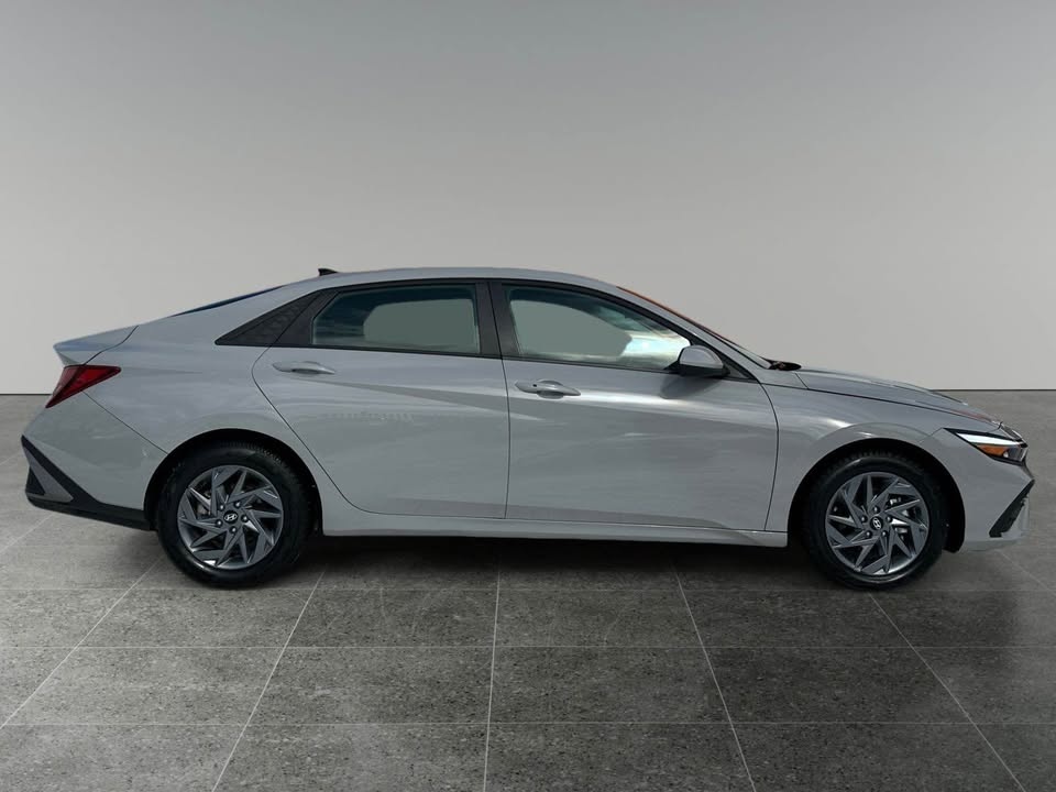 2025 Hyundai Elantra Preferred FWD - photo 3