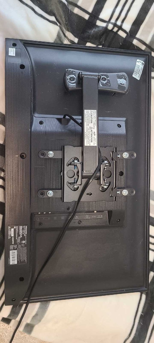 Hisense Smart TV with Wall Mount