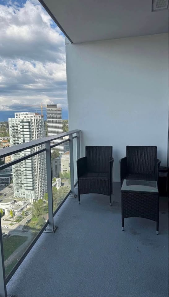2 Bed 1 Bath - 27th Floor Furnished Apartment for Rent - photo 4
