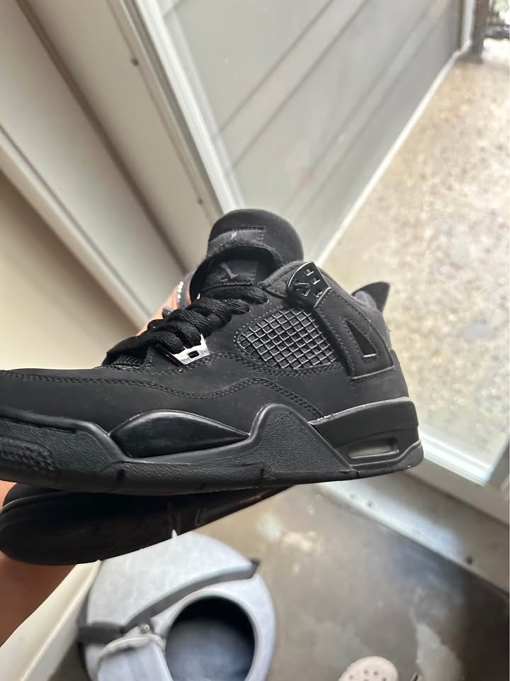 Black Cat 4s (2020) - photo 3