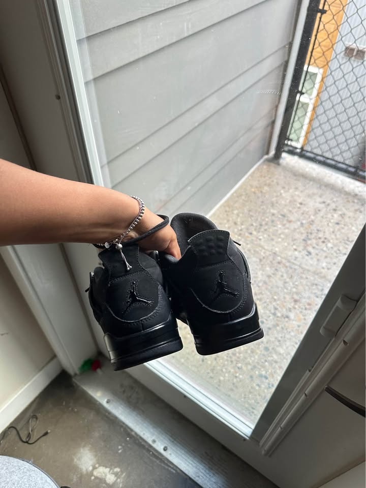 Black Cat 4s (2020) - photo 4