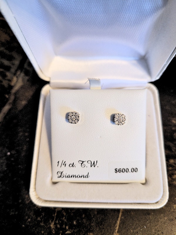 10K White Gold 1/4ct TW Diamond Cluster Square Stud Earrings - photo 5