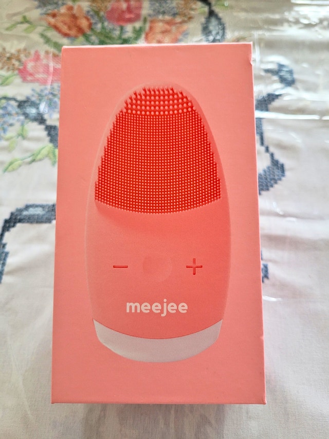 Meejee Facial Cleansing Massager Anti-Aging Skin Tool Pink