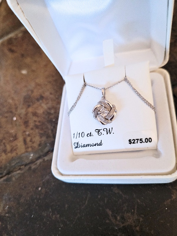 Sterling Silver 1/10 Carat T.W. Diamond Knot Pendant Necklace - photo 2
