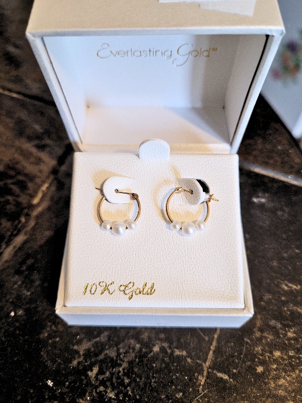 10k Gold Freshwater Pearl Hoop Earrings