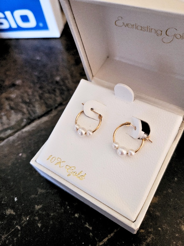 10k Gold Freshwater Pearl Hoop Earrings - photo 2