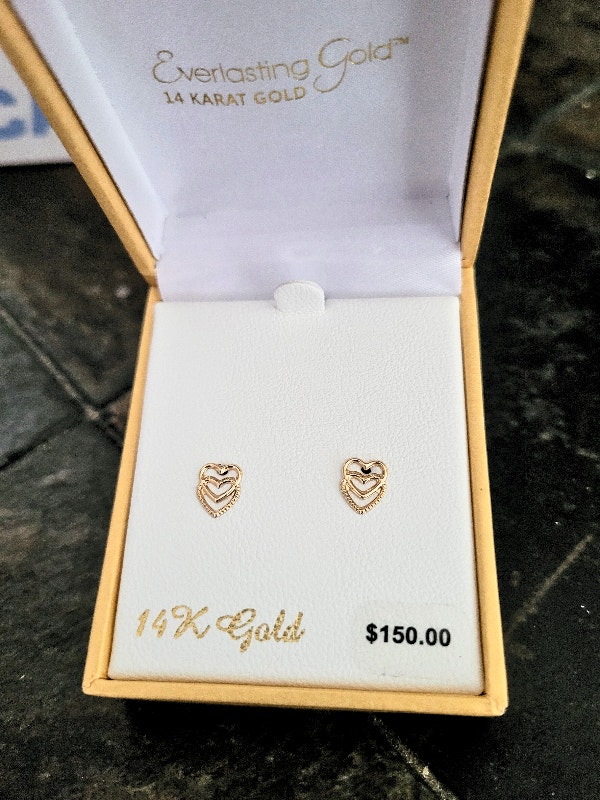 Everlasting Gold 14k Gold Heart Stud Earrings