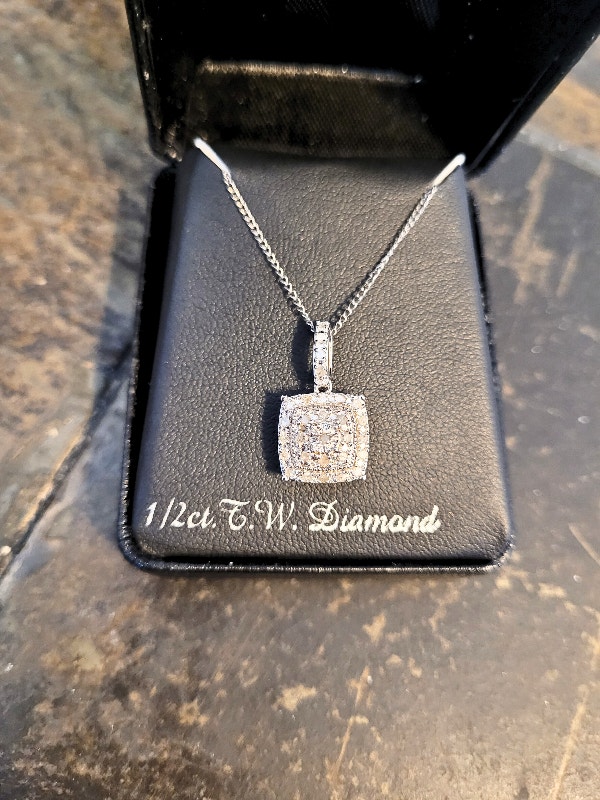 Sterling Silver 1/2 ct. T.W. Diamond Pendant Necklace 18"