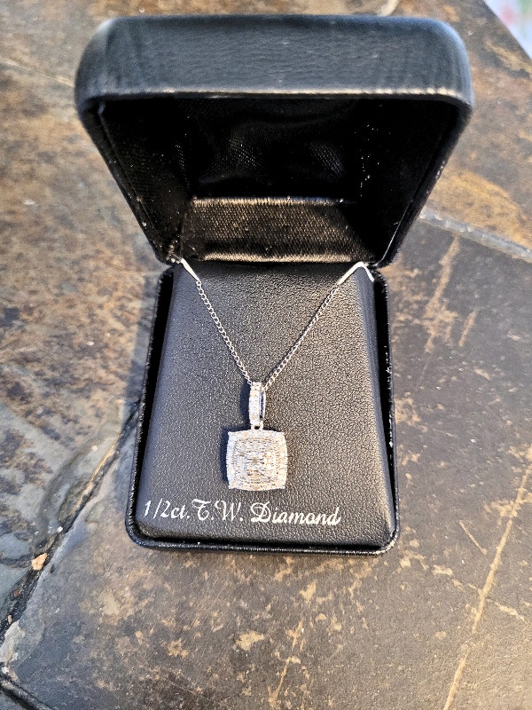 Sterling Silver 1/2 ct. T.W. Diamond Pendant Necklace 18" - photo 3