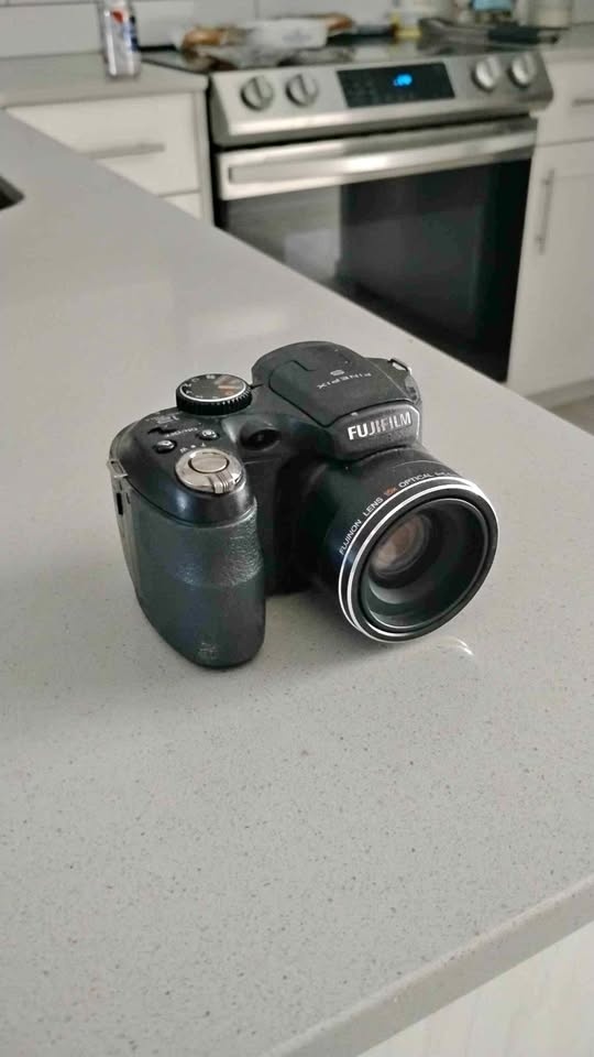 Fujifilm Finepix S1700 Digital Camera