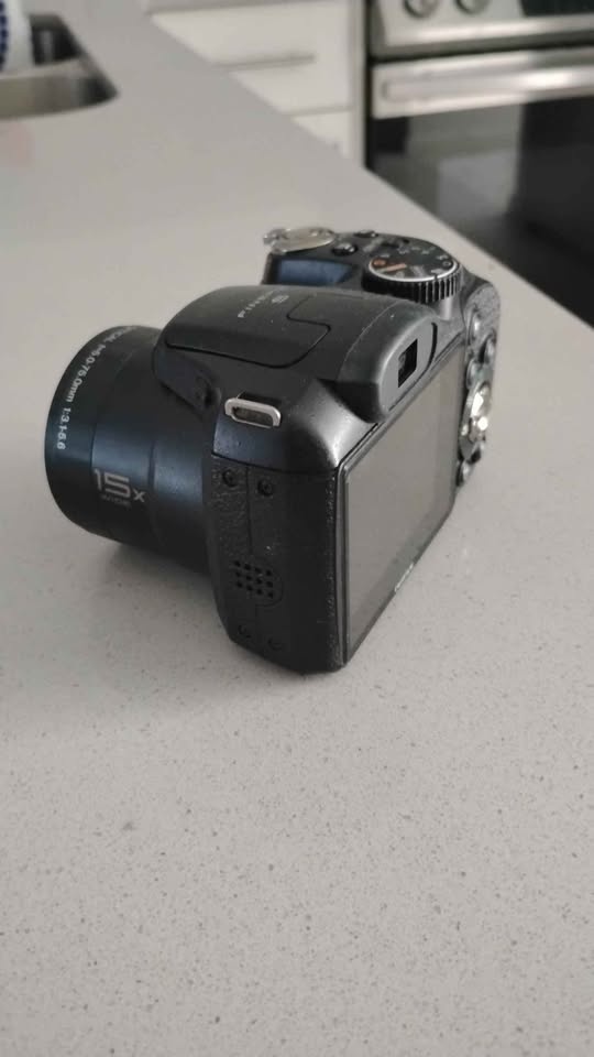 Fujifilm Finepix S1700 Digital Camera - photo 2